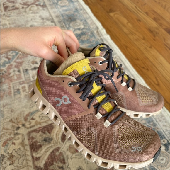 On Running Athletic Shoes Beige Interior Lightweight Design - Picture 12 of 13